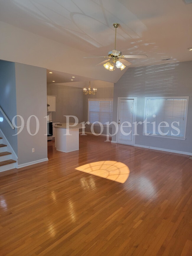 390 Fountain Lake Dr in Memphis, TN - Building Photo - Building Photo
