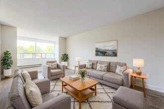 Trafalgar Square in Guelph, ON - Building Photo - Building Photo