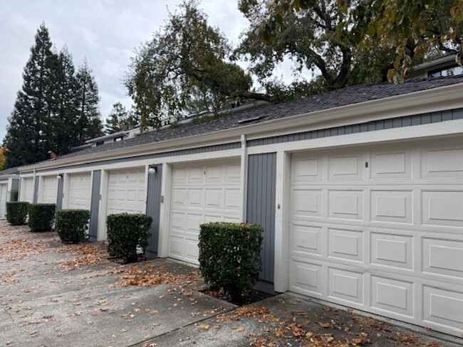 2574 Oak Rd in Walnut Creek, CA - Building Photo - Building Photo