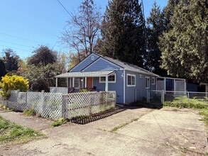 1311 S 3rd Ave in Kelso, WA - Building Photo - Building Photo