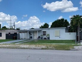 71 E 43rd St in Hialeah, FL - Building Photo