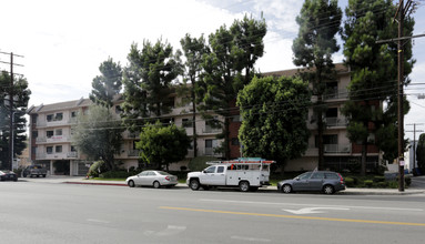 Magnolia View Apartments in Sherman Oaks, CA - Building Photo - Building Photo