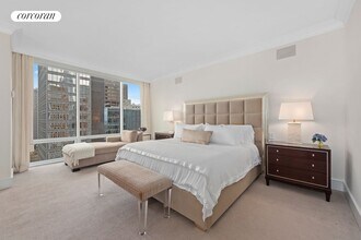 641 5th Ave in New York, NY - Building Photo - Building Photo