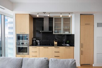 807 York St in Toronto, ON - Building Photo - Building Photo