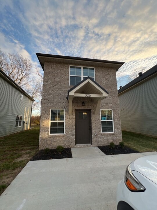 326 Honeycomb Ct in Clarksville, TN - Building Photo