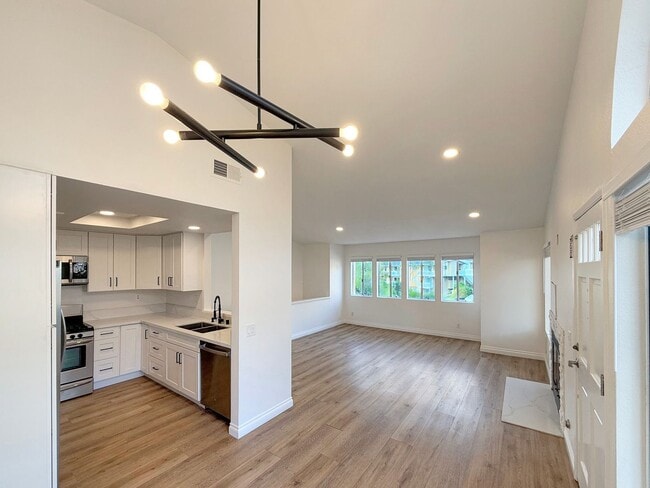 733 Vista Grande Way in Oceanside, CA - Building Photo - Building Photo