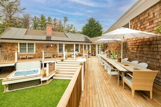 565 Montauk Hwy in Southampton, NY - Building Photo - Building Photo
