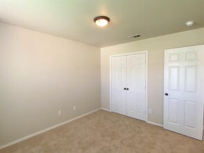 2011 100th St in Lubbock, TX - Building Photo - Building Photo