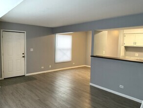 1387 S Glen Cir in Aurora, IL - Building Photo - Building Photo