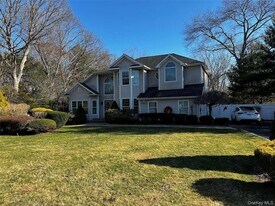 6 Kara Ct in Centereach, NY - Building Photo