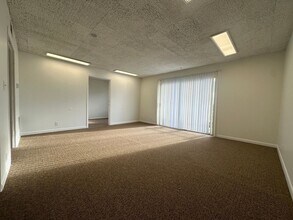 111 N 56th St, Unit 305 in Lincoln, NE - Building Photo - Building Photo