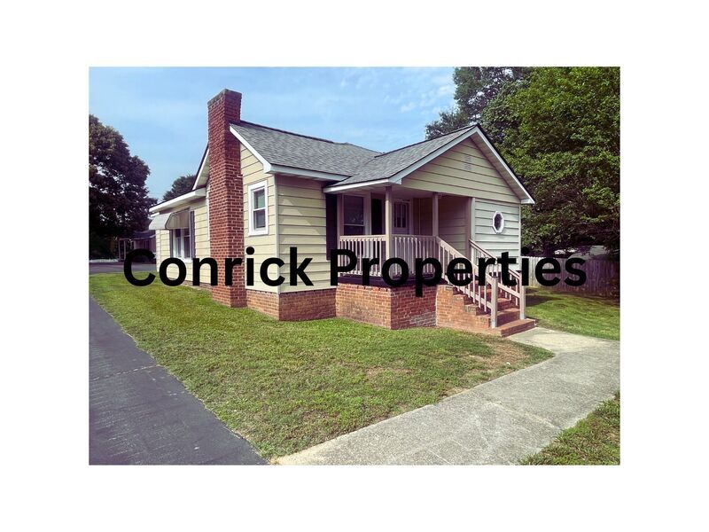 2404 Johnson St in Kannapolis, NC - Building Photo