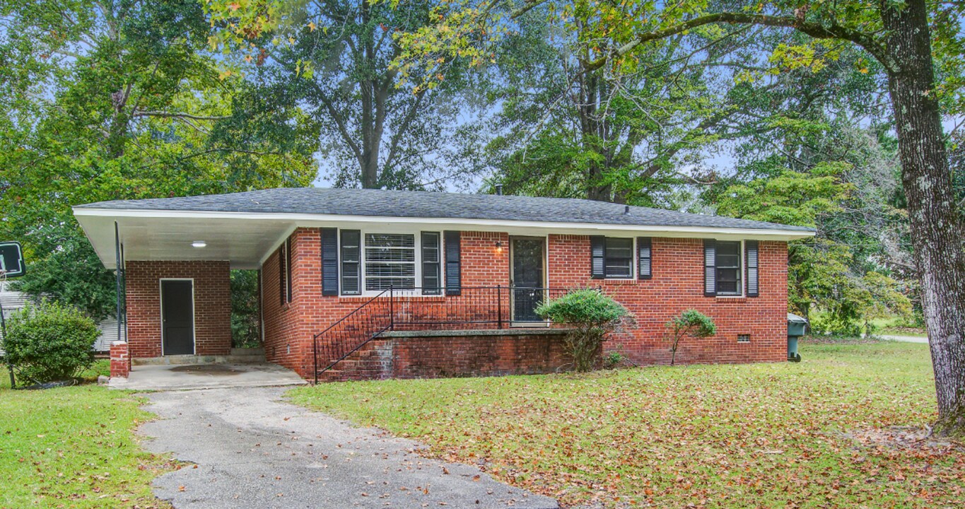 2332 W Circle Dr NW in Orangeburg, SC - Building Photo