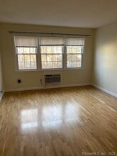 34A E Pembroke Rd, Unit 103 in Danbury, CT - Building Photo - Building Photo