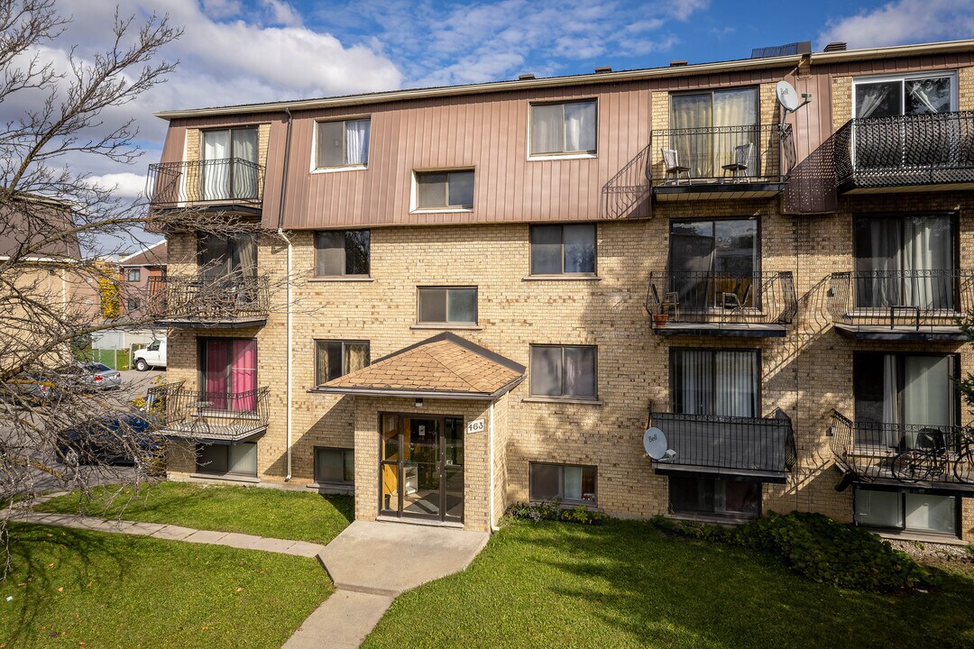 463 Laval Boul in Laval, QC - Building Photo