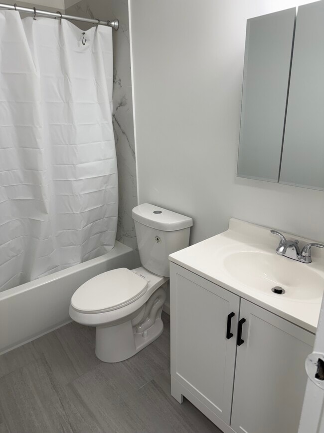 2125 Benson St, Unit 1st Floor in Philadelphia, PA - Building Photo - Building Photo