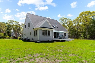 65 St Marks Rd in Falmouth, MA - Foto de edificio - Building Photo