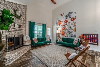 718 Regency Ct in Friendswood, TX - Building Photo - Building Photo