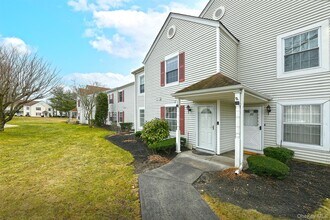 171 Fairview Cir in Middle Island, NY - Building Photo - Building Photo