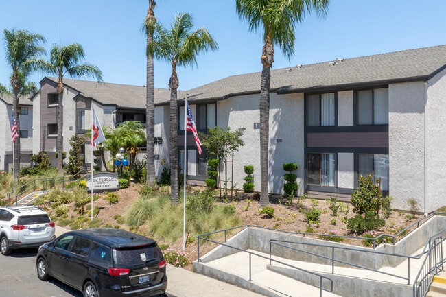 Park Terrace Apartments in Chino, CA - Foto de edificio - Building Photo