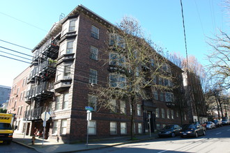 Wilmar Apartments in Portland, OR - Building Photo - Building Photo