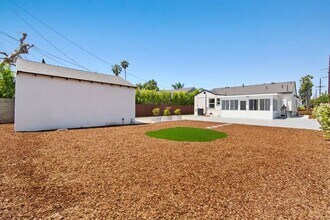 5554 Radford Ave in Los Angeles, CA - Foto de edificio - Building Photo