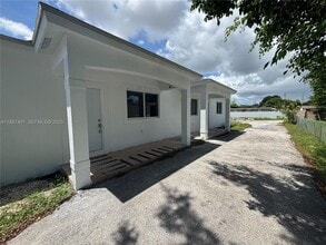 26514 SW 138th Ave in Homestead, FL - Foto de edificio - Building Photo