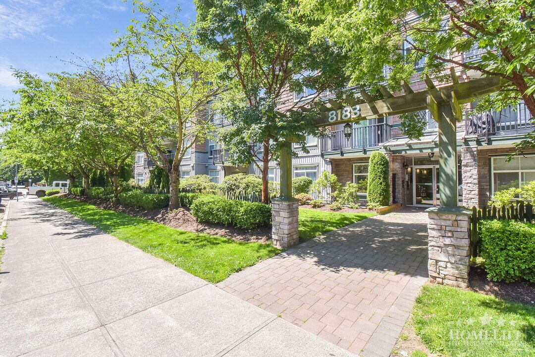 8183-121A 121A St in Surrey, BC - Building Photo