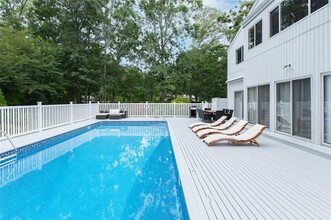 58 Homewood Dr in Hampton Bays, NY - Building Photo - Building Photo