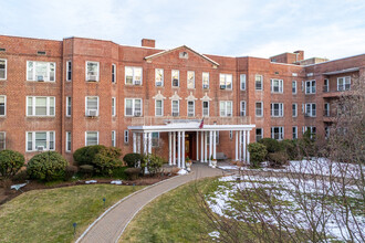 Gaylord in White Plains, NY - Building Photo - Primary Photo