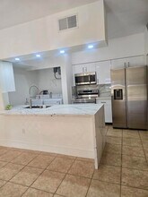 18338 NW 68th Ave in Hialeah, FL - Foto de edificio - Building Photo