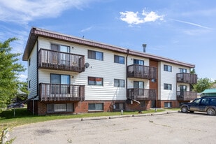 5714 57 Av in Red Deer, AB - Building Photo