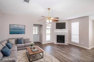 321 Candlestick Trail in Saginaw, TX - Building Photo - Building Photo