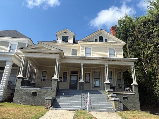 property at 946 Magnolia St