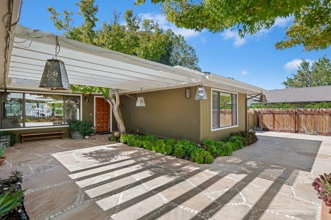 137 3rd St in Solvang, CA - Building Photo - Building Photo