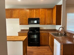 1336 Kingston Pl in Providence Village, TX - Foto de edificio - Building Photo