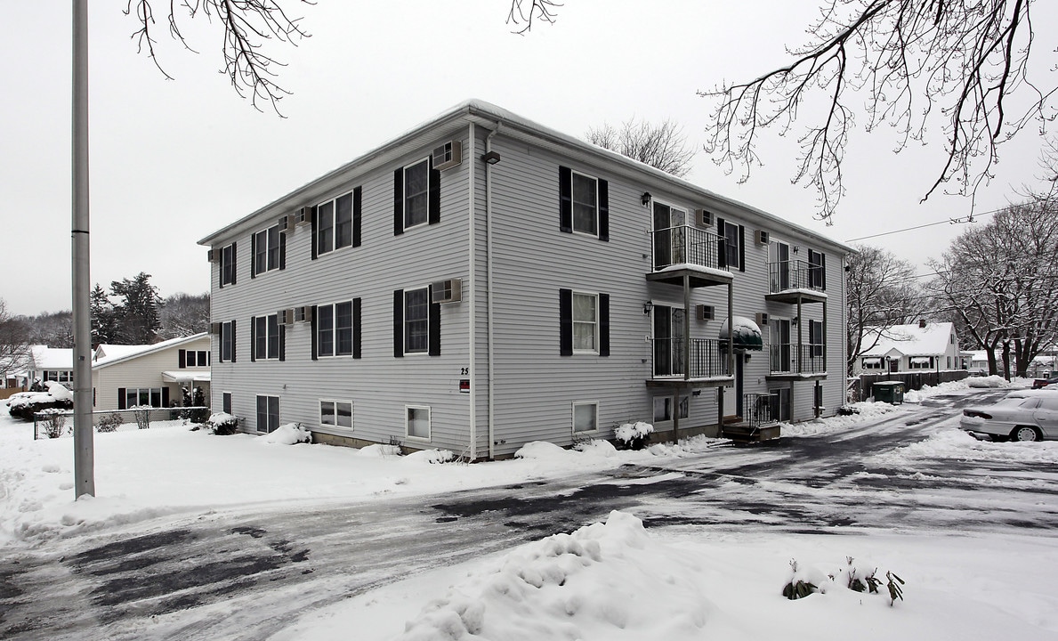 25 Standish St in Worcester, MA - Building Photo