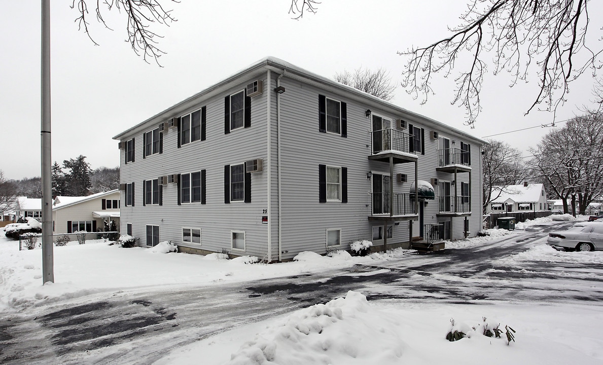 25 Standish St in Worcester, MA - Foto de edificio