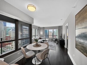 61 W Hubbard St in Chicago, IL - Building Photo - Building Photo