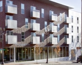 Lewis and Clark Plaza in Vancouver, WA - Building Photo - Building Photo