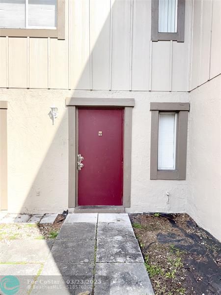 5911 NW 21st St in Lauderhill, FL - Building Photo