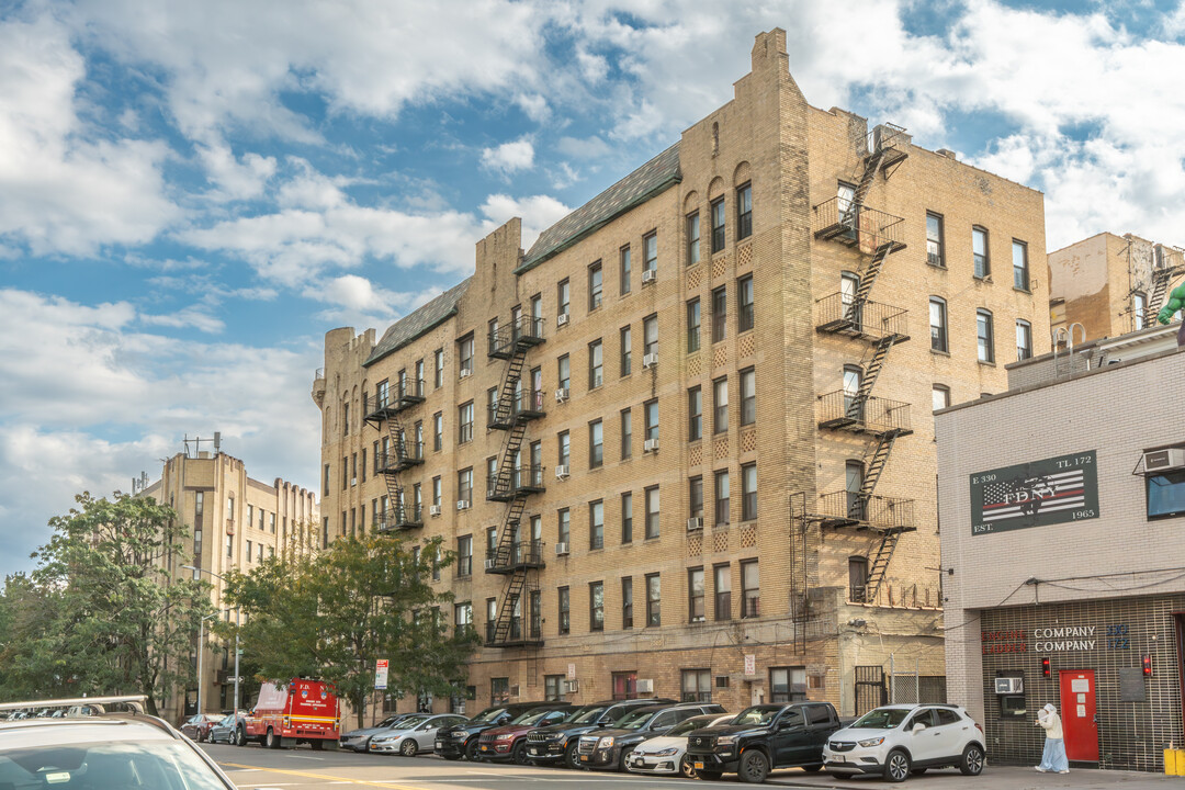 The Theda Garden in Brooklyn, NY - Foto de edificio