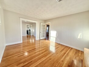 35-37 Lindale Ave in Dedham, MA - Foto de edificio - Building Photo