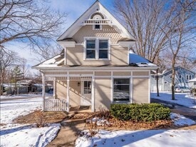 38 Crissey Ave in Geneva, IL - Building Photo