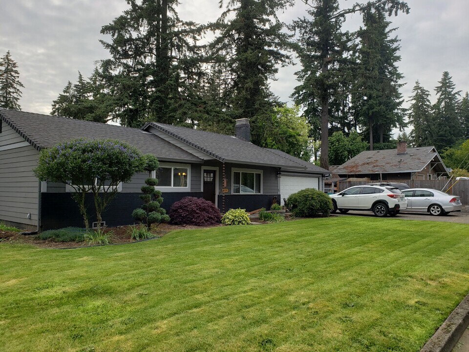 5914 NE 98th Ave in Vancouver, WA - Building Photo