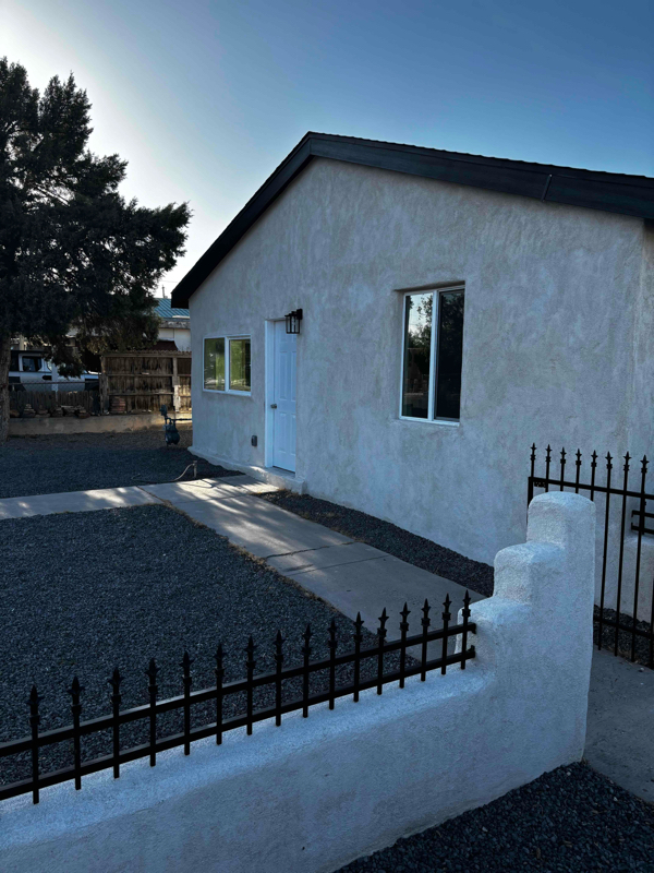 1325 San Andres Ave NW, Unit A in Albuquerque, NM - Building Photo - Building Photo