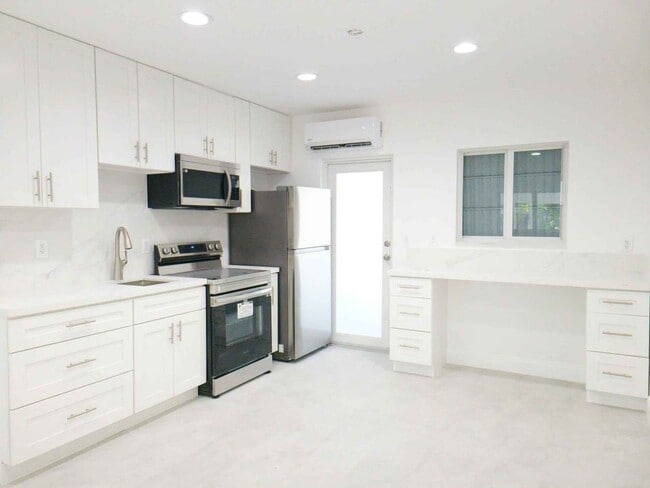 19 SE 12th Ave, Unit 2