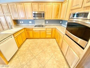 7249 Lansbrook Ave in Las Vegas, NV - Building Photo - Building Photo
