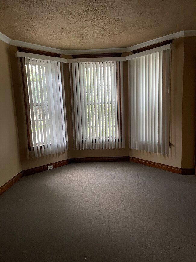 5600 S May St Apartments and Nearby Chicago Apartments For Rent