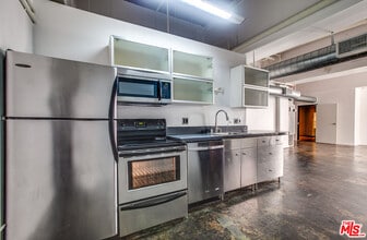215 W 7th St in Los Angeles, CA - Building Photo - Building Photo